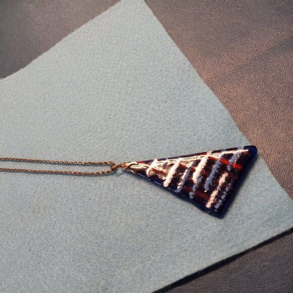 Abstract Red, White and Blue Glass Pendant & Silver Metal chain - Picture 5 of 9